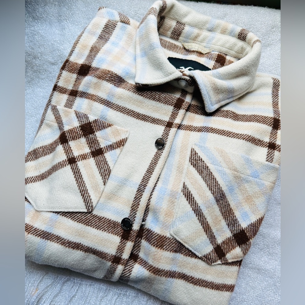 Fall jacket. Light brownish with dark brown. Good for fall weather.